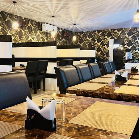 Sketch Family Restaurant & Rooms Βιζαχαπατνάμ Εξωτερικό φωτογραφία